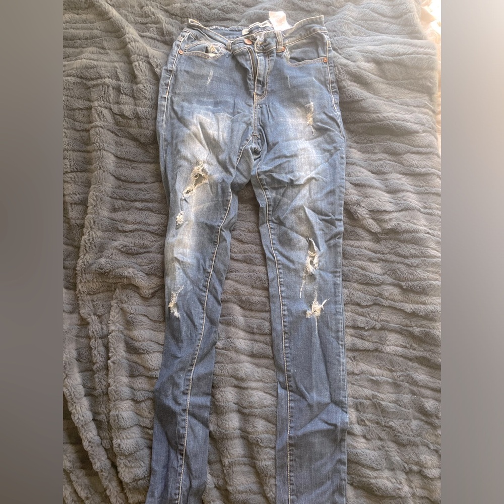 NOISY MAY ripped women’s jeans.